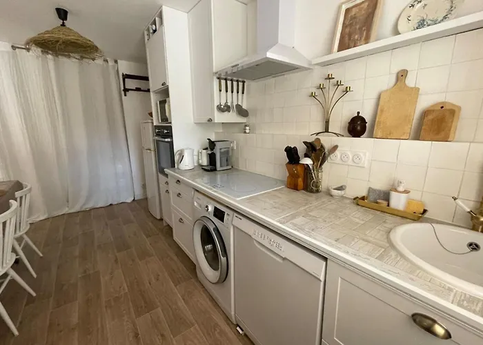 Charming Air-Conditioned One-Bedroom 150M From Cavaliere Beach