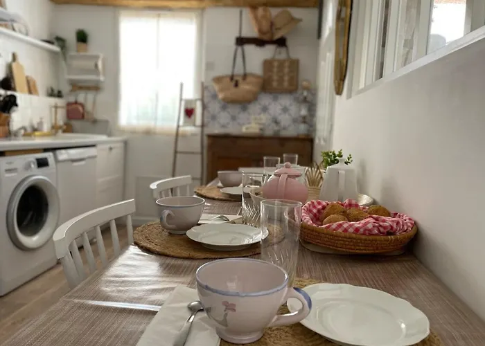 Charming Air-Conditioned One-Bedroom 150M From Cavaliere Beach