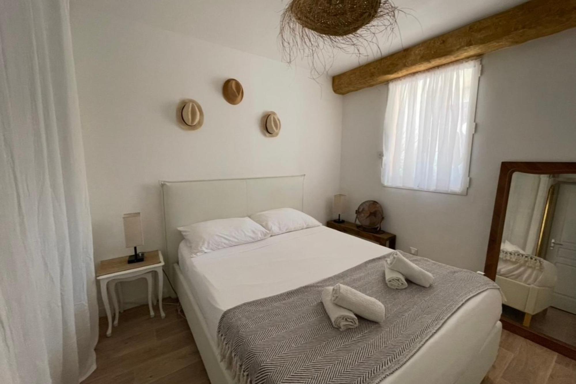 Charming Air-Conditioned One-Bedroom 150M From Cavaliere Beach